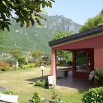 Villa Idyllic Next To The Beautiful Idro Crone