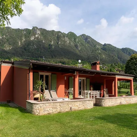 Villa Idyllic Next To The Beautiful Idro Crone