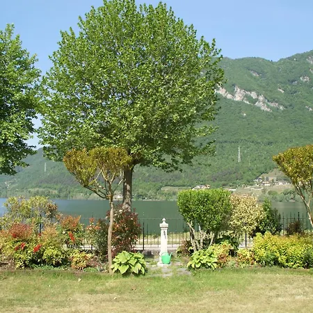 Villa Idyllic Next To The Beautiful Idro *