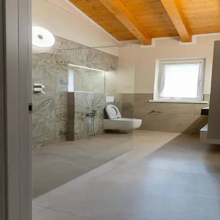 Villa Idyllic Next To The Beautiful Idro
