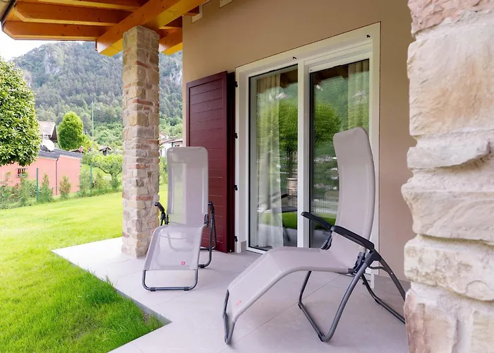 Villa Idyllic Next To The Beautiful Idro Crone