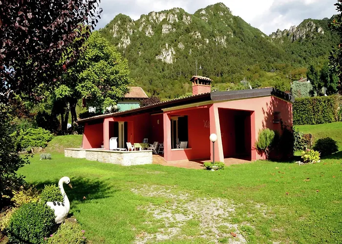 Villa Idyllic Next To The Beautiful Idro Crone