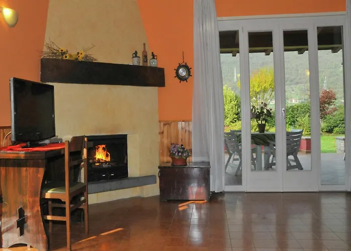 Villa Idyllic Next To The Beautiful Idro Crone