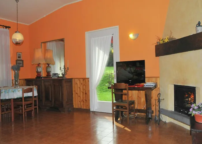 Villa Idyllic Next To The Beautiful Idro Crone