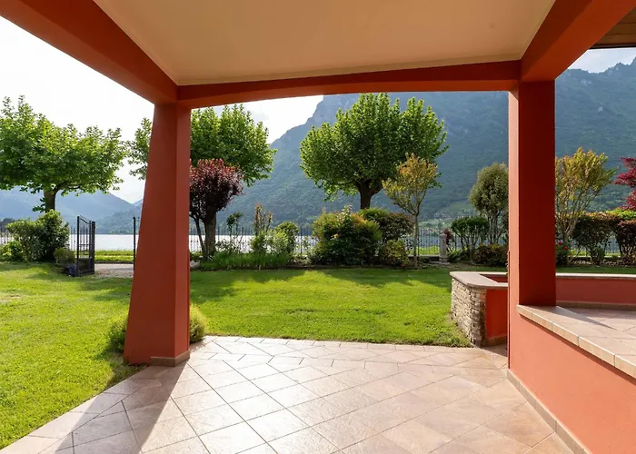 Villa Idyllic Next To The Beautiful Idro *