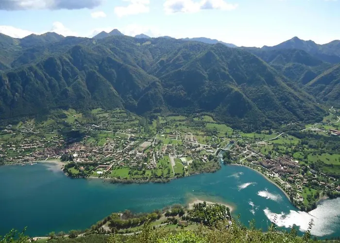 Villa Idyllic Next To The Beautiful Idro Crone